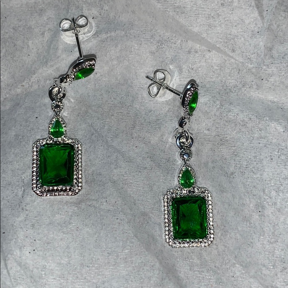 Emerald drop earrings